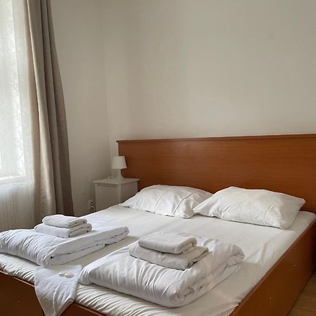 Gallery Hotel Sis Прага Экстерьер фото