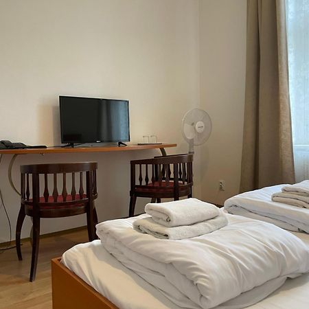 Gallery Hotel Sis Прага Экстерьер фото