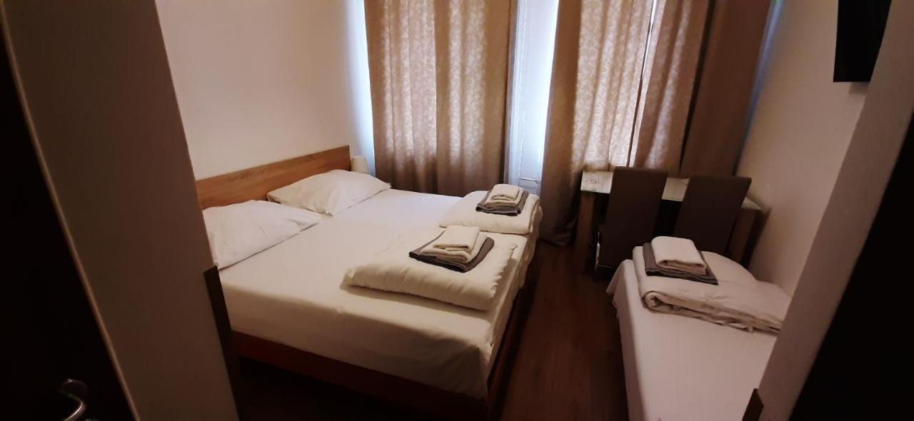 Gallery Hotel Sis Прага Экстерьер фото