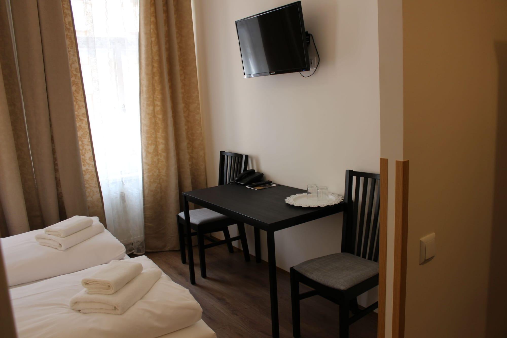 Gallery Hotel Sis Прага Экстерьер фото