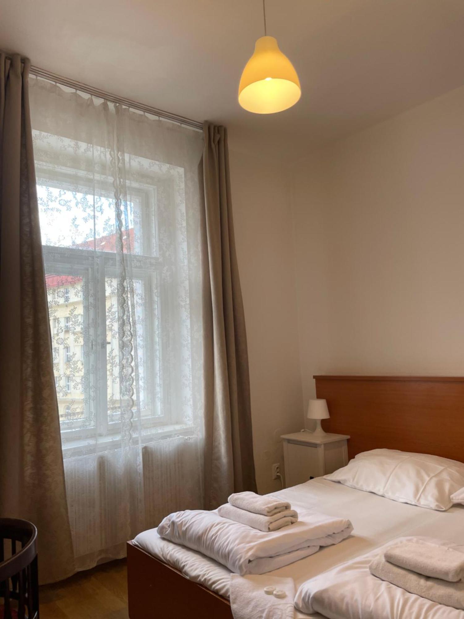 Gallery Hotel Sis Прага Экстерьер фото